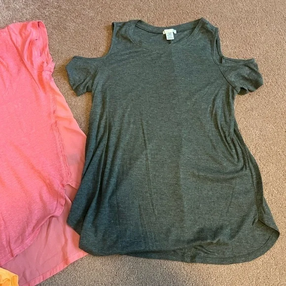 Bundle of 4 Women’s Short Sleeve Tops Floral Cold Shoulder Linen Ruched Size M - Picture 10 of 15